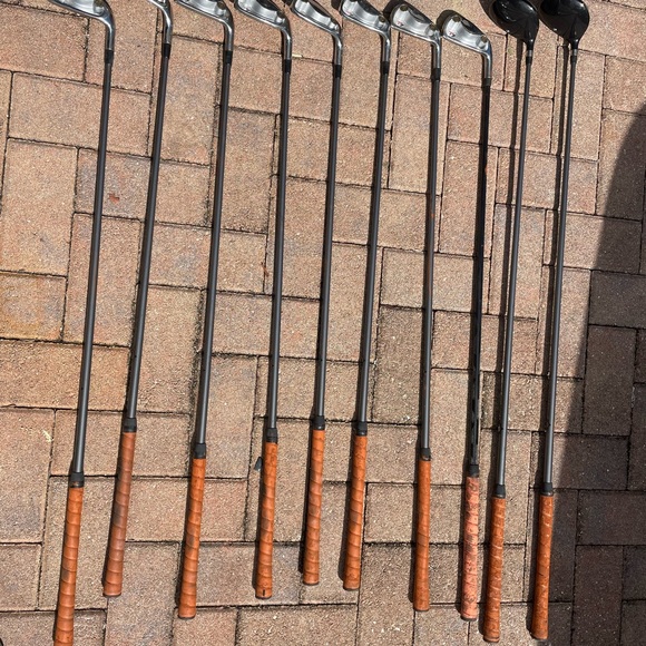 Golf Set Tour Model T7 Beta 
10 Pc In RH 
Graphite shafts - Picture 10 of 10